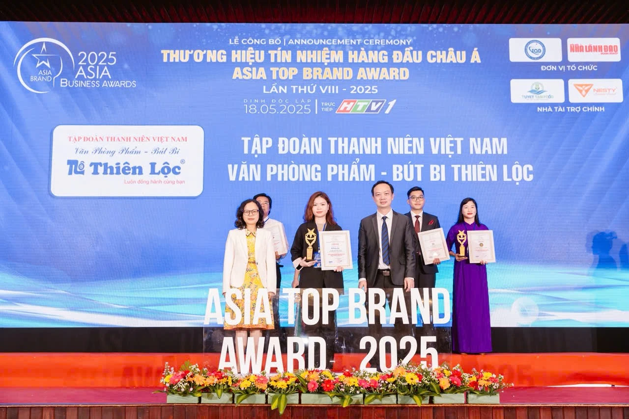 BÚT BI THIÊN LỘC NHẬN GIẢI THƯỞNG THƯƠNG HIỆU DẪN ĐẦU vIỆT NAM 2019